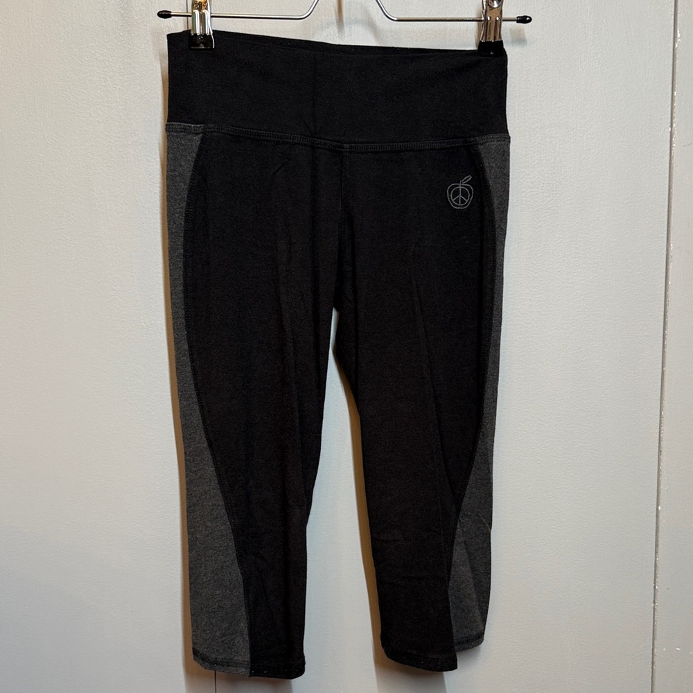 2 pair Green Apple Bamboo Yoga Capri Pants - Picture 3 of 3